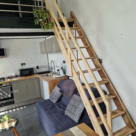 Maisonnette à 200m De La Avec Parking Gratuit Et Terrasse *