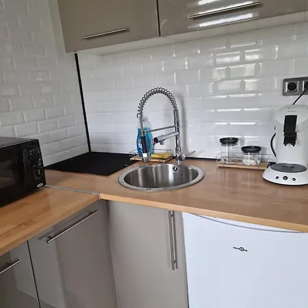 Maisonnette à 200m De La Avec Parking Gratuit Et Terrasse
