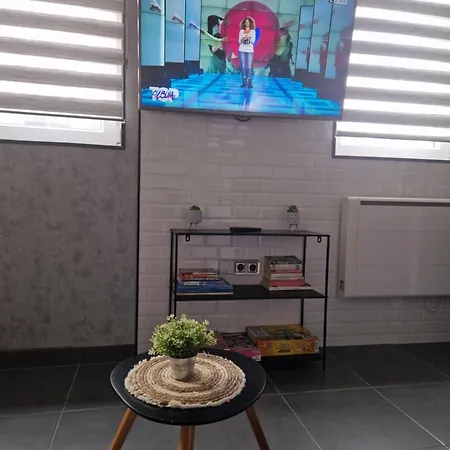 شقة Maisonnette A 200m De La Avec Parking Gratuit Et Terrasse *