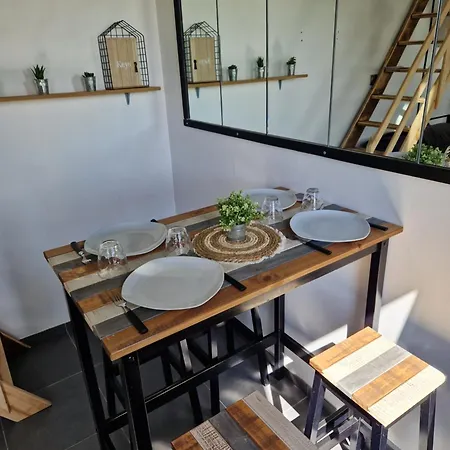 Maisonnette A 200m De La Avec Parking Gratuit Et Terrasse شقة *