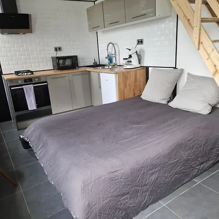 شقة Maisonnette A 200m De La Avec Parking Gratuit Et Terrasse *