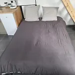 Maisonnette A 200m De La Avec Parking Gratuit Et Terrasse *