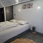 Maisonnette A 200m De La Avec Parking Gratuit Et Terrasse