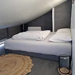 Maisonnette A 200m De La Avec Parking Gratuit Et Terrasse アパート