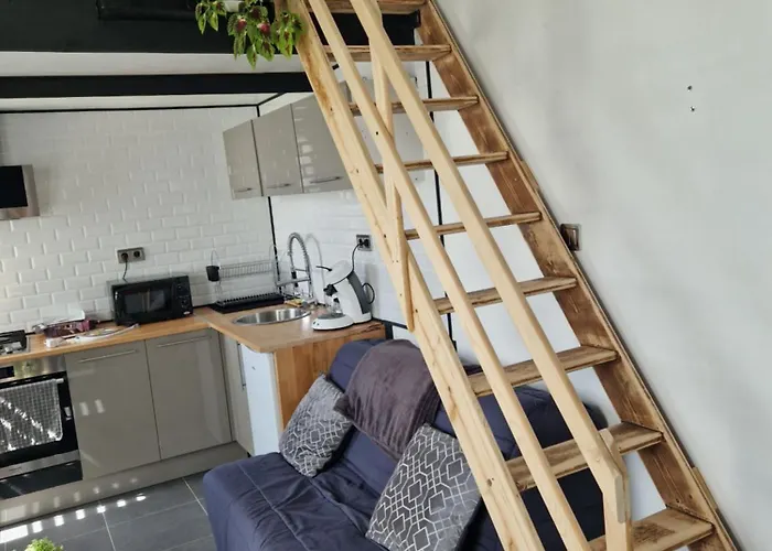 Maisonnette A 200m De La Avec Parking Gratuit Et Terrasse *