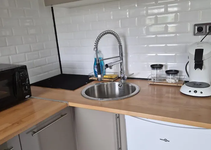 Maisonnette A 200m De La Avec Parking Gratuit Et Terrasse