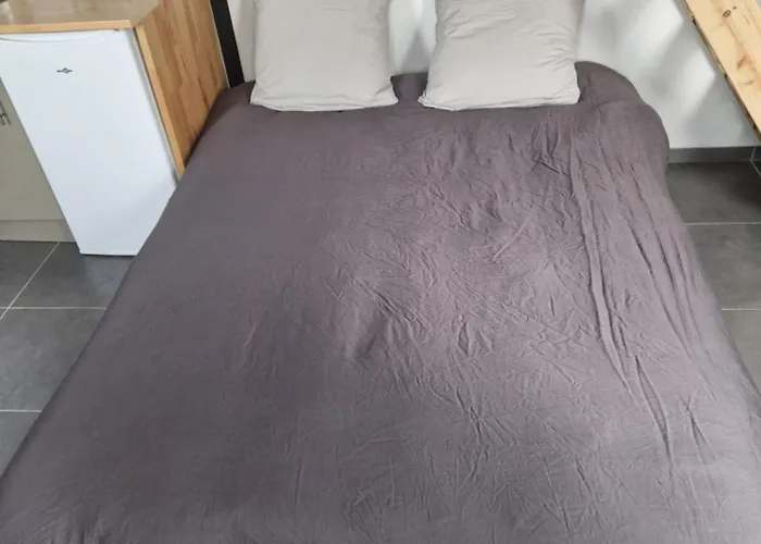 Maisonnette A 200m De La Avec Parking Gratuit Et Terrasse *