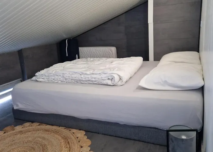 Maisonnette A 200m De La Avec Parking Gratuit Et Terrasse 아파트