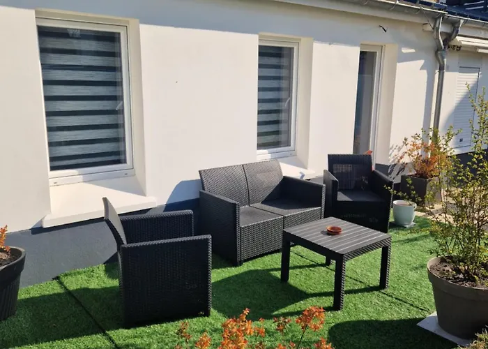 Maisonnette A 200m De La Avec Parking Gratuit Et Terrasse 아파트 *