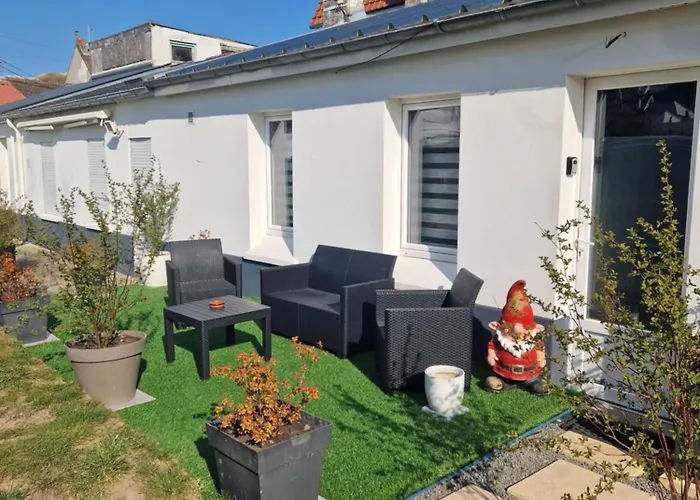 Maisonnette à 200m De La Avec Parking Gratuit Et Terrasse