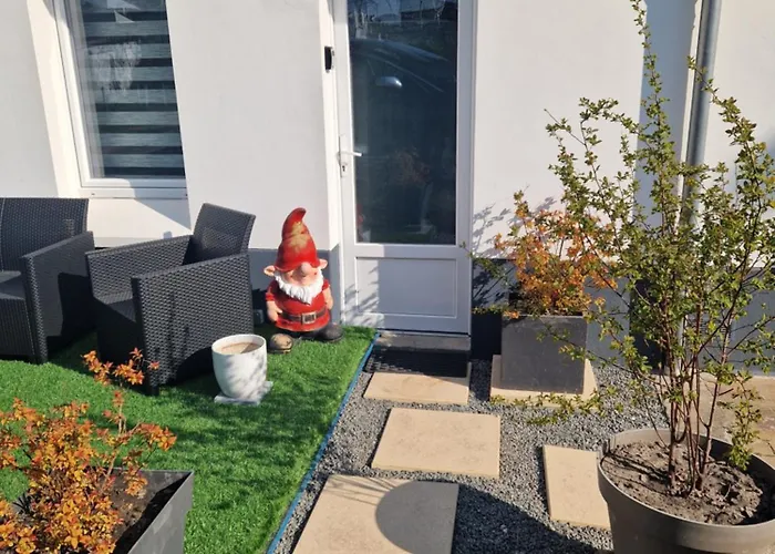 Maisonnette A 200m De La Avec Parking Gratuit Et Terrasse *